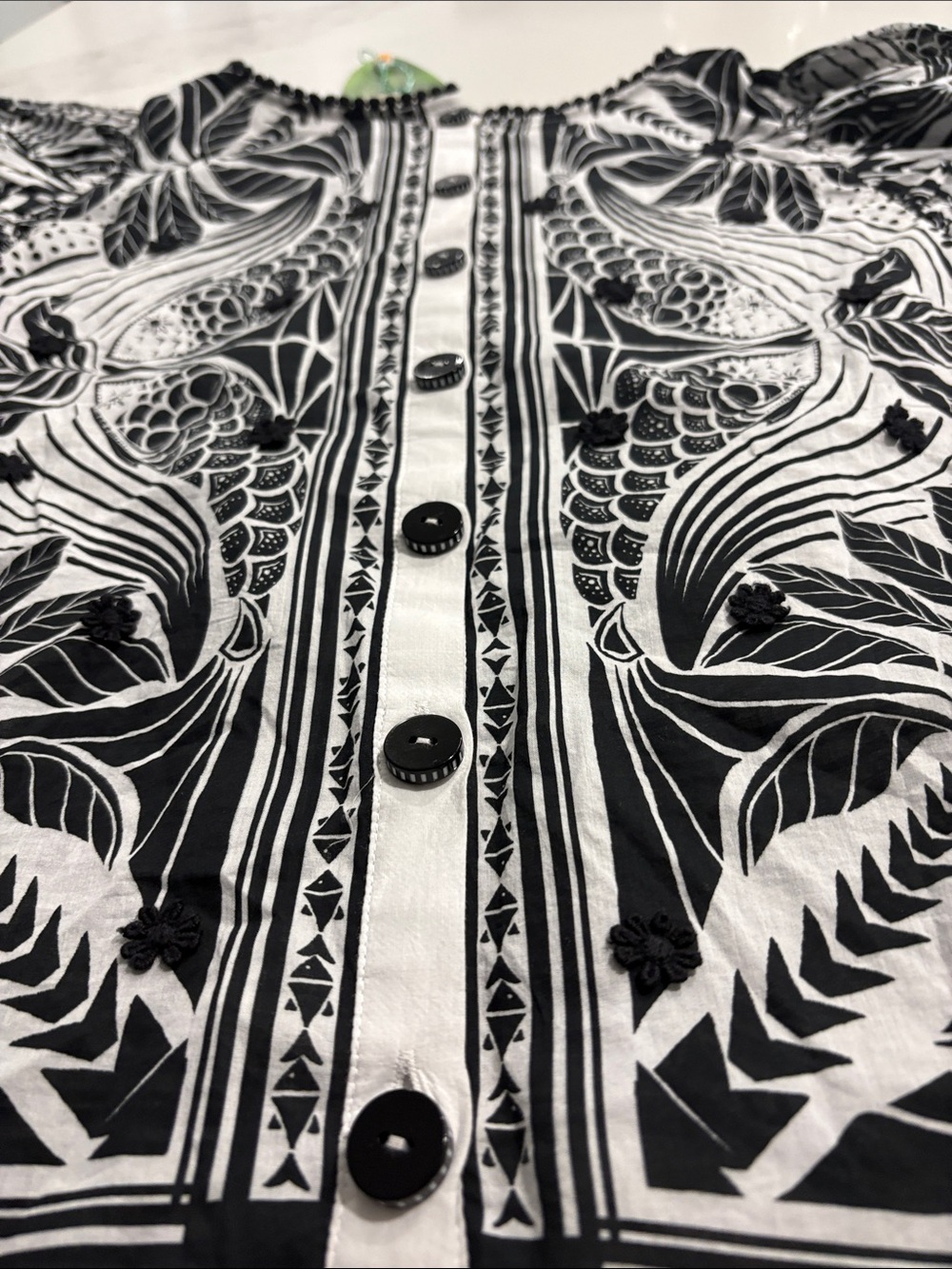 FARM Rio Black & White Printed Puff-Sleeve Peasant Blouse - Picture 10 of 11